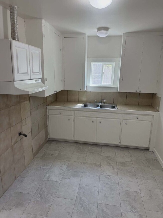 Foto del edificio - Newly remodel 2 Bedroom on Large lot