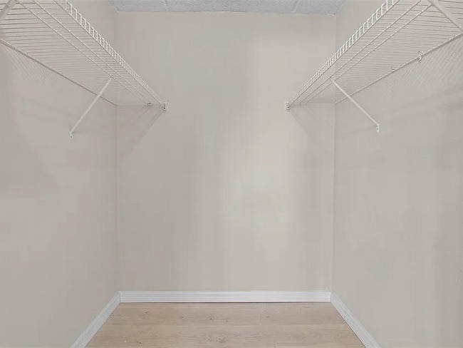 Foto del edificio - 464 N Paula Dr