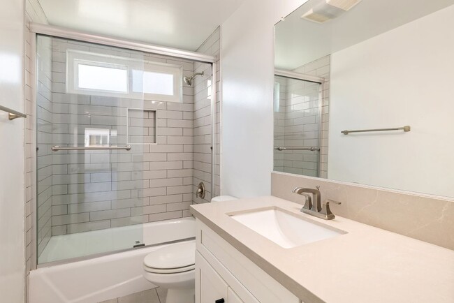 Building Photo - Kling Trio Apartments