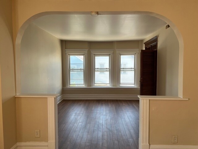 Building Photo - 1018 W 20th Pl