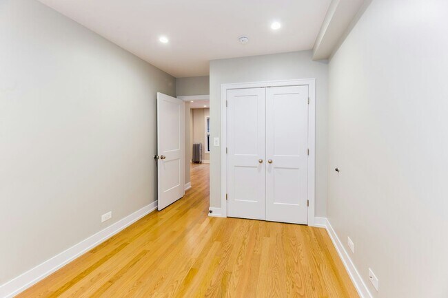 Foto del edificio - 518 W Cornelia Ave