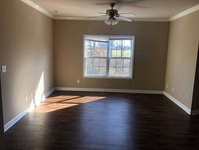 Room - 240 Moss View St