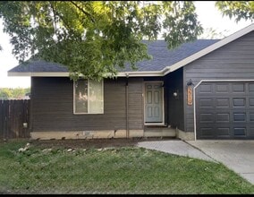 Building Photo - 2719 SW 28th St