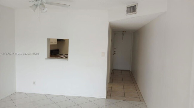 Foto del edificio - 8040 N Colony Cir