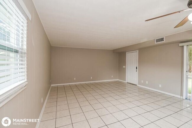 Foto del edificio - 6924 FUEGUS DR, JACKSONVILLE, FL 32210