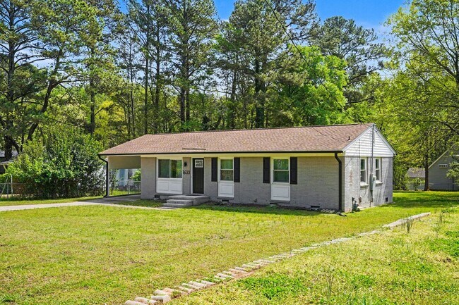Foto del edificio - Updated 3 Bedroom Home Convenient to Downtown Raleigh