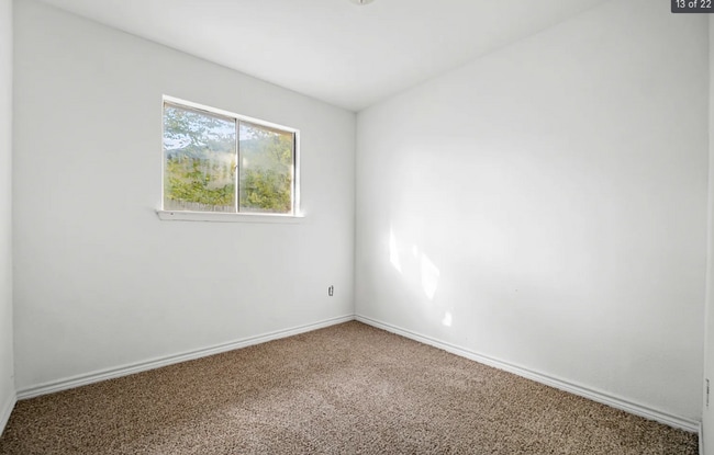 Building Photo - spacious 4-bedroom, 2-bath home