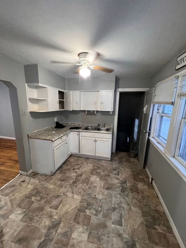 Foto del edificio - 13706 Argus Ave