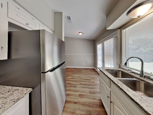 Building Photo - 9698 Limestone Dr