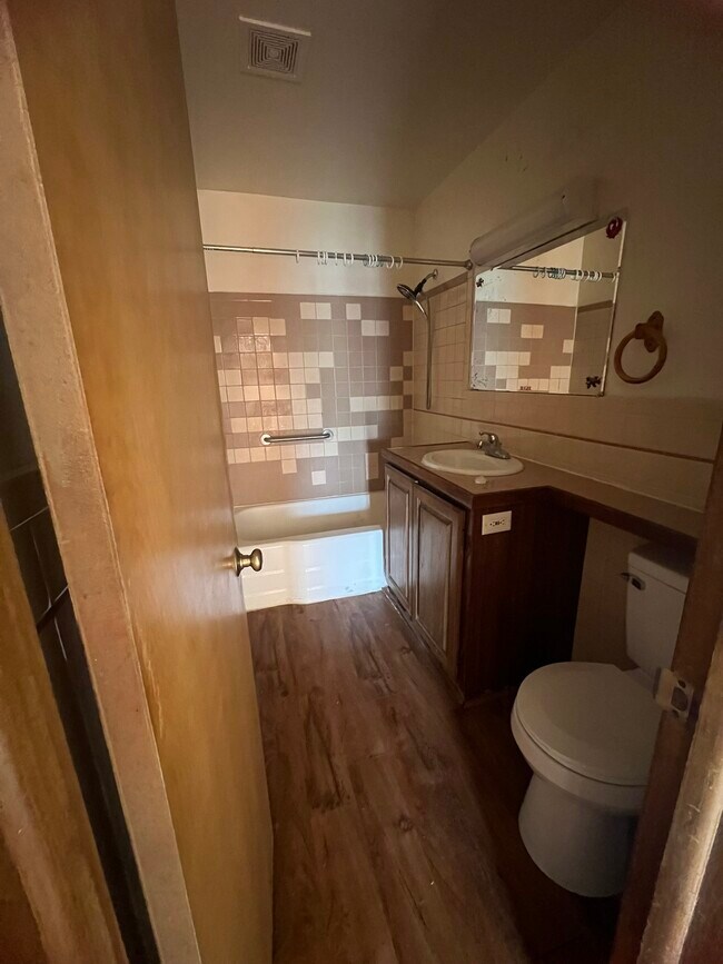 Foto del edificio - 115 N 3rd St