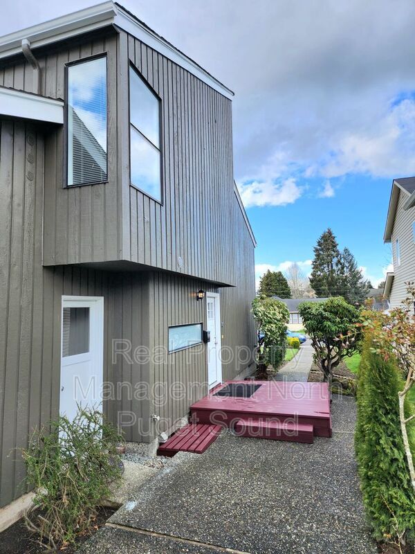 1015 Rockefeller Ave Unit A, Everett, WA 98201 Condo for Rent in