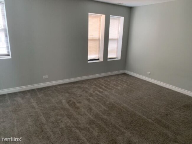 Building Photo - 4635 S Drexel Blvd