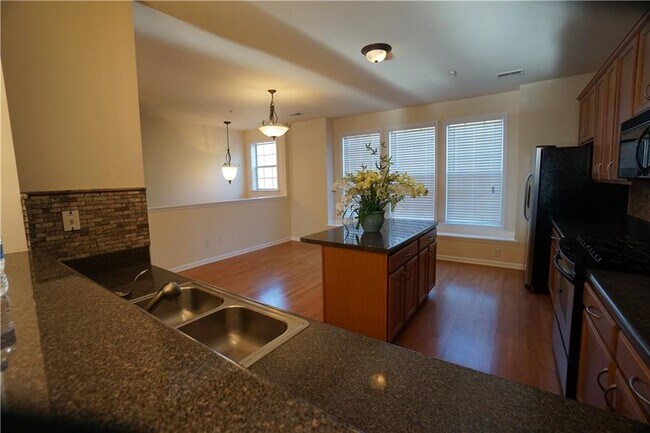 Foto del edificio - 4652 Creekside Villas Way