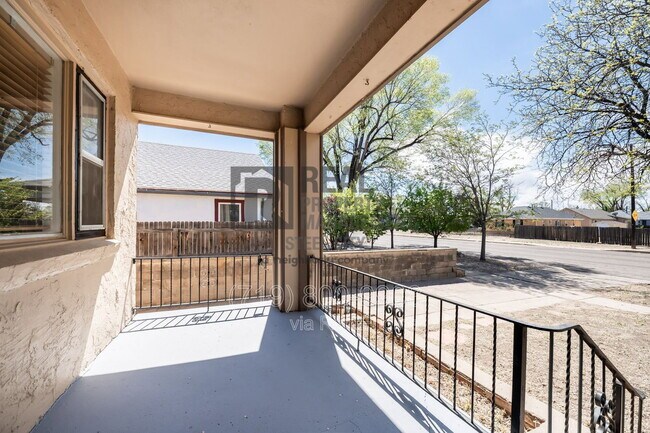 Foto del edificio - 909 W Evans Ave