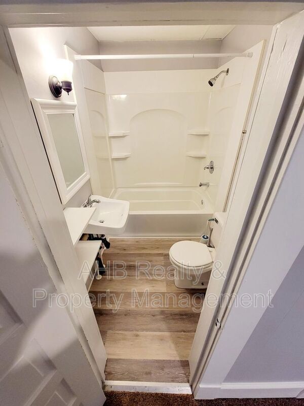 633 Tucker St Unit 633 Tucker St A, Burlington, NC 27215 Condo for