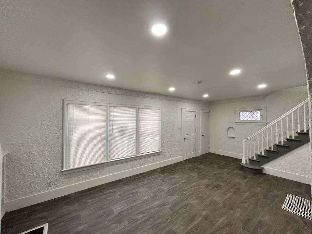Building Photo - 13933 Roselawn St