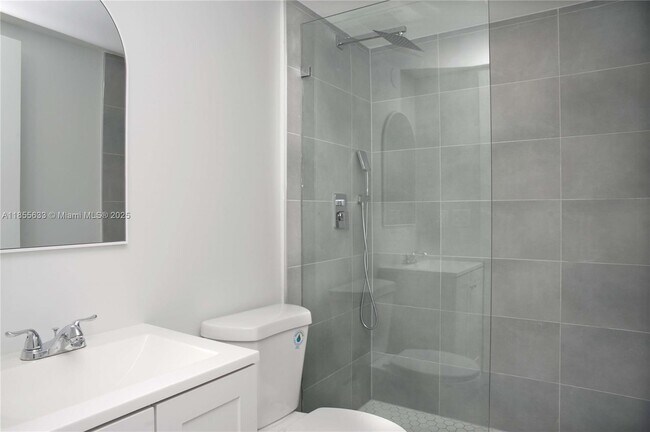 Building Photo - 4051 N Ocean Dr
