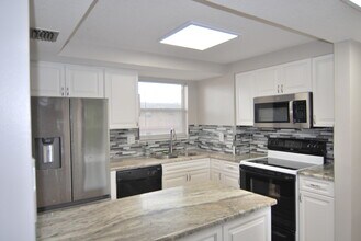 Building Photo - 729 Lori Dr