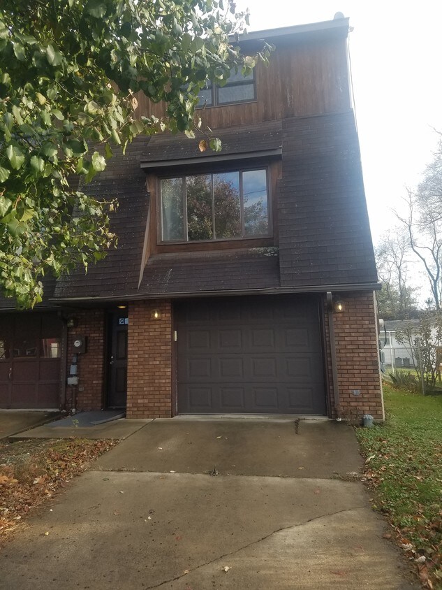 145 N Gates Ave, Kingston, PA 18704 Townhome Rentals in Kingston PA