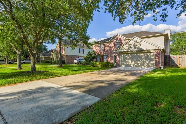 Building Photo - 3207 Double Lake Dr