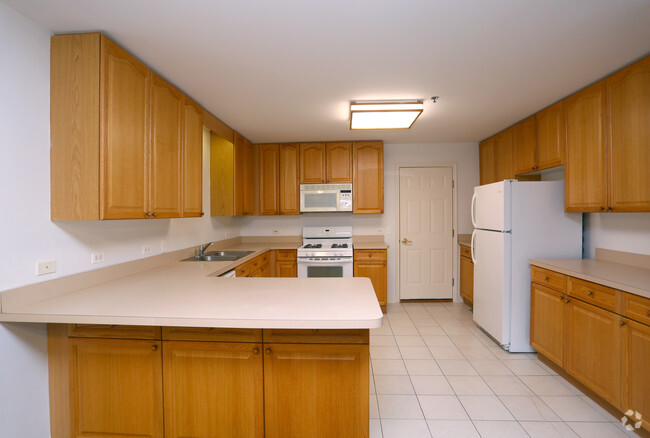 2BR, 2BA - Kitchen - York Meadow