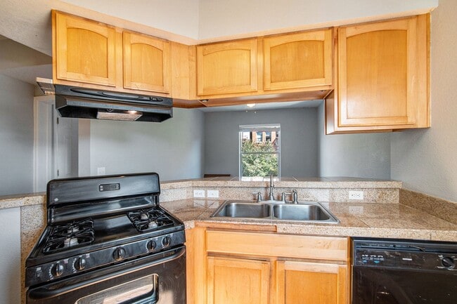 Photo - Cozy 1 bed 1 bath in Uptown! Apartment