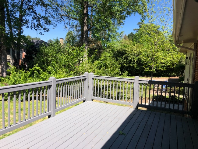 Building Photo - 1104 Lynmoor Dr NE