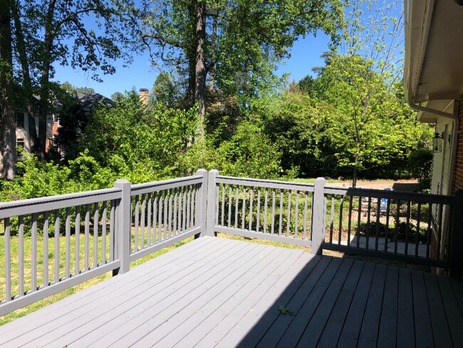 Foto del edificio - 1104 Lynmoor Dr NE