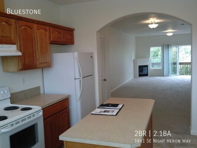 Building Photo - Spacious 2bed/2.5bath townhome, Coming Soon!