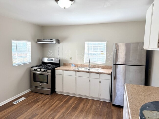 Building Photo - 117 Clayton St