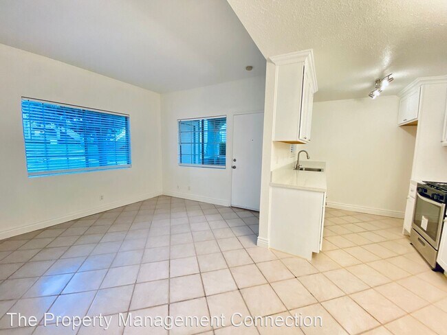 Building Photo - 2 br, 1 bath House - 25 Picazo #103