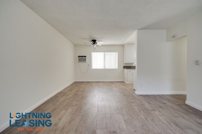 Building Photo - 5132 1/2 Yarmouth-25D