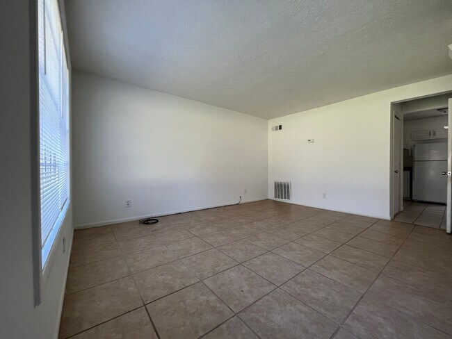 Foto del edificio - OPEN HOUSE: Spacious 2bd/1ba Across from Buford High School!