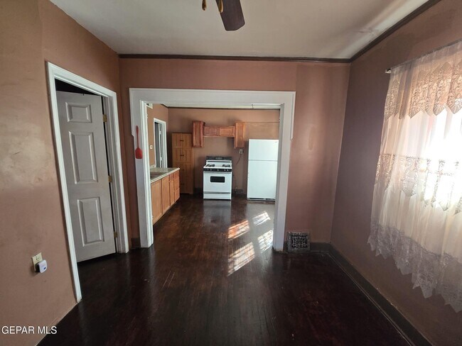 Foto del edificio - 3214 Douglas Ave