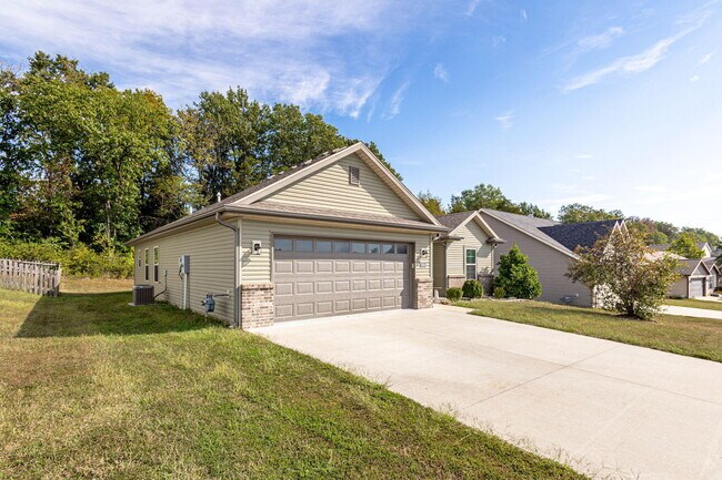 Foto del edificio - 3908 Clydesdale Dr