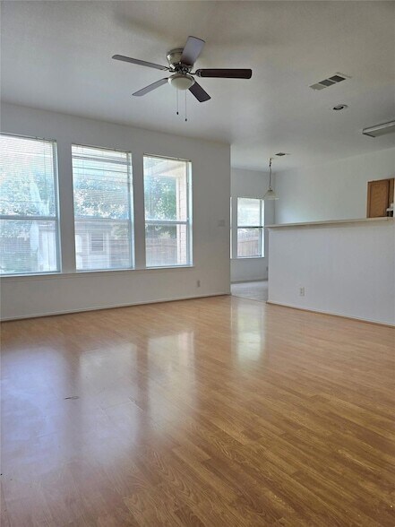 Foto del edificio - 2837 Southampton Way