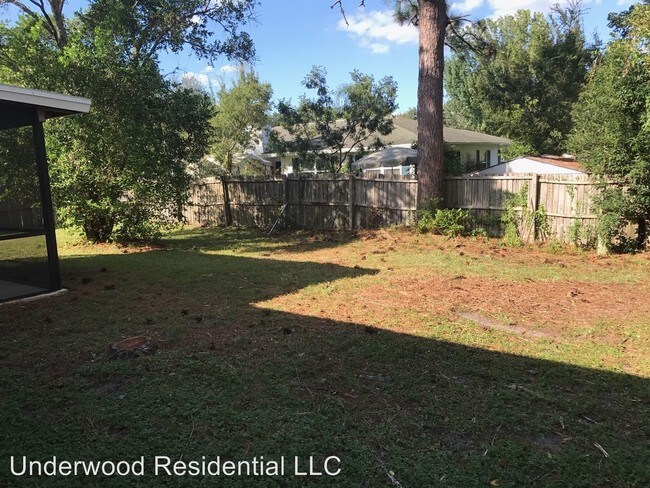 Building Photo - 3 br, 1 bath House - 2435 W. Jonquil Dr.