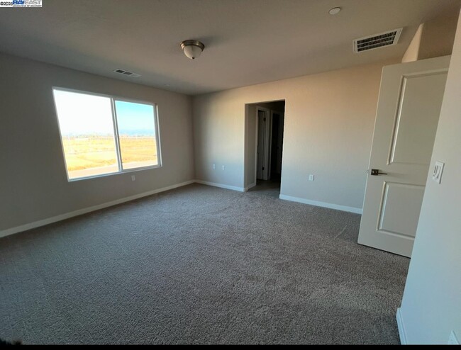 Building Photo - 2884 Escarpa,Fresno CA 93730