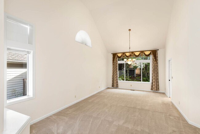 Foto del edificio - Updated Issaquah Home in Klahanie Neighborhood