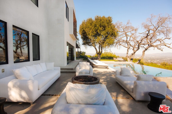 Building Photo - 13331 Mulholland Dr