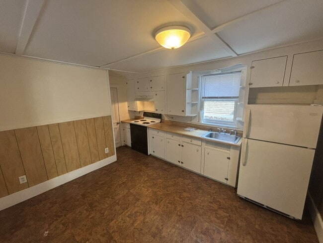 Building Photo - *** Studio Apartment for Rent – Historic Bath, Maine ***