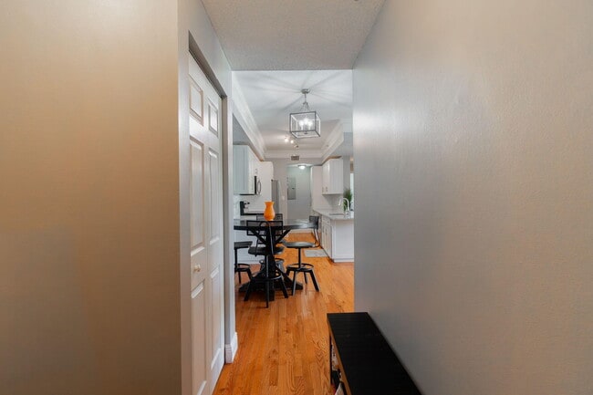 Building Photo - 9901 Baywinds Blvd