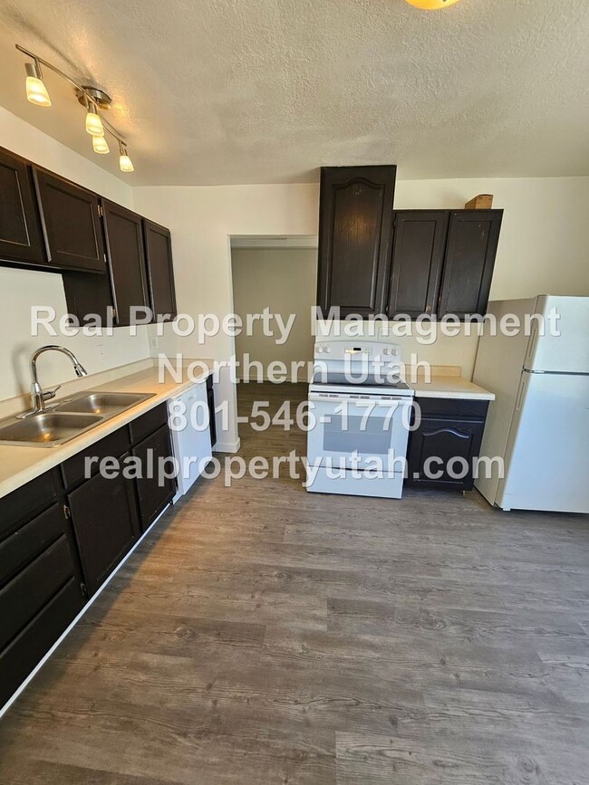 Foto del edificio - Charming 2-bedroom Home in Layton Now Avai...