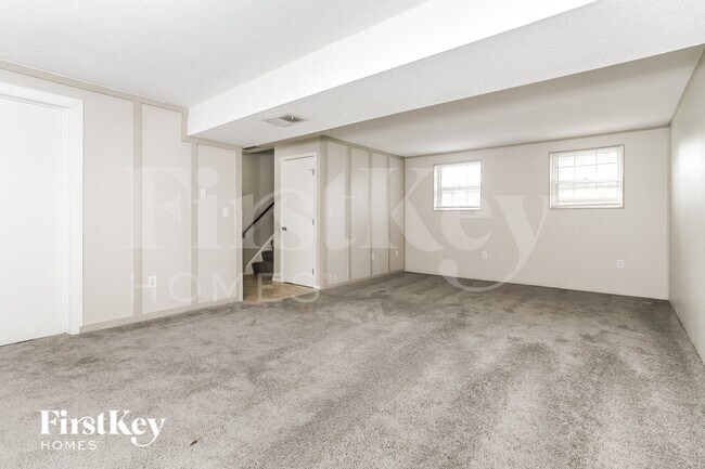 Foto del edificio - 811 Baker Ct