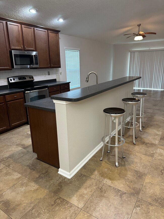 Photo - 230 W Adelaide Dr House