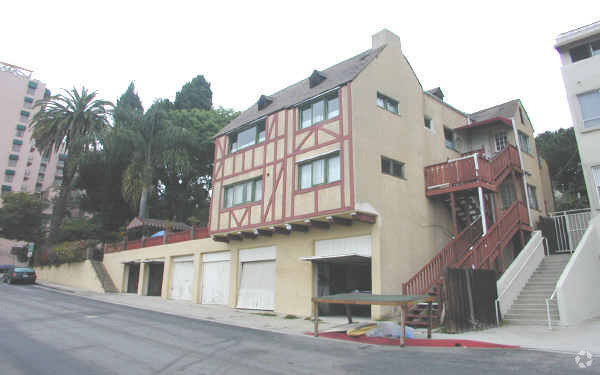Building Photo - 1000-1006 Larrabee St