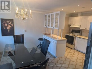 Building Photo - 11 Enclave Mews