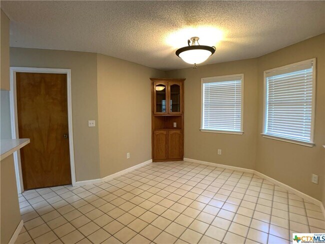 Building Photo - 1128 Camellia Ln