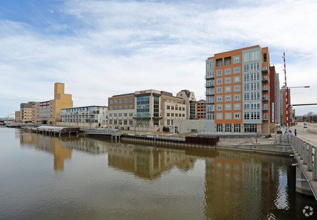 Building Photo - Metreau Apartments