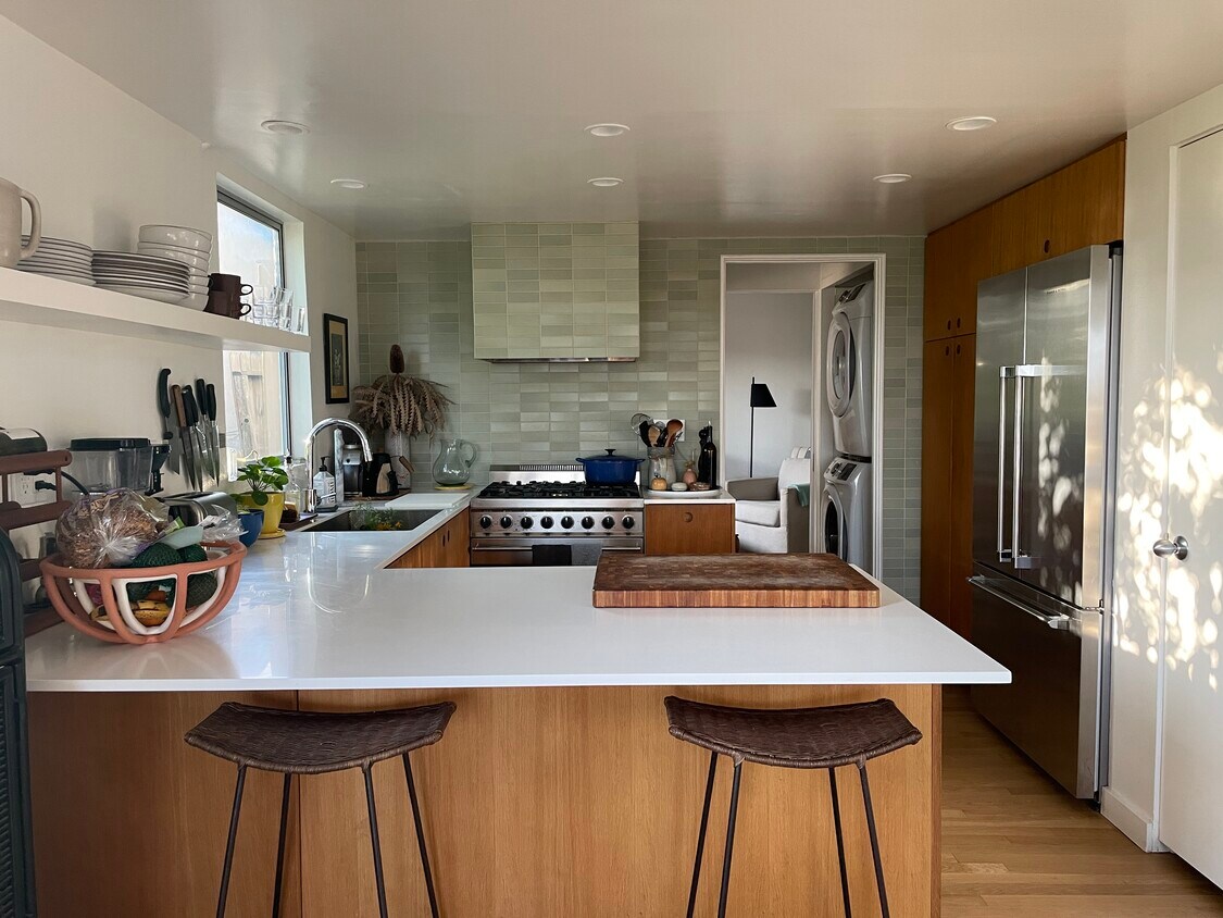 Foto principal - 1230 Montecito Dr